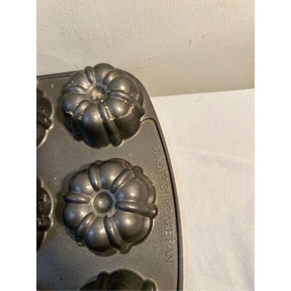 Nordic ware bunt cake cupcake pan - Picture 5 of 7